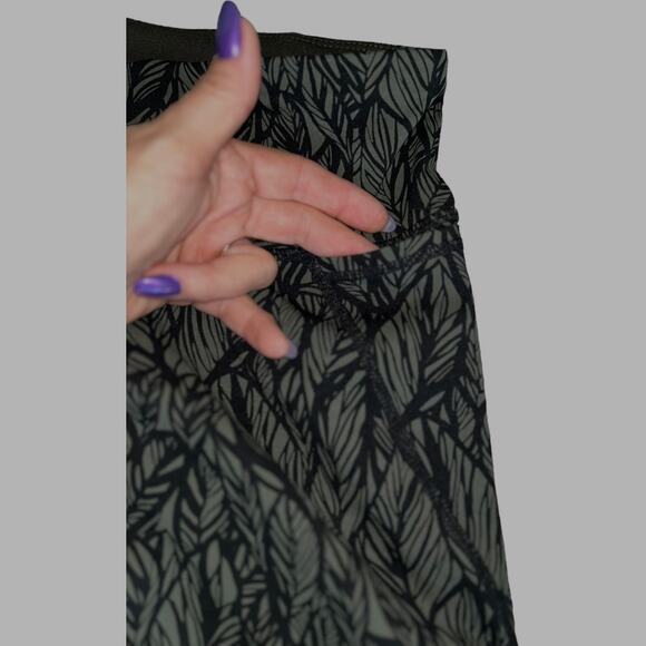 NWOT Sweaty Betty Green & Black Leaf Print 7/8 Leggings Size Small - Picture 5 of 6